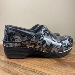 Dansko LT Pro Twisty Womens Black And Silver Size 36 6 Patent Leather Clogs